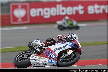 sbk_checa_005angleterre_silverstone_2012.jpg