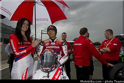 sbk_pitbabe_019angleterre_silverstone_2012.jpg