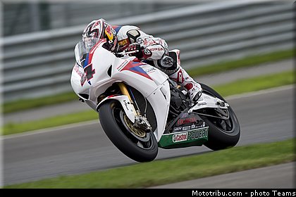 sbk_aoyama_004_wsbk_2012_russie_moscou.jpg