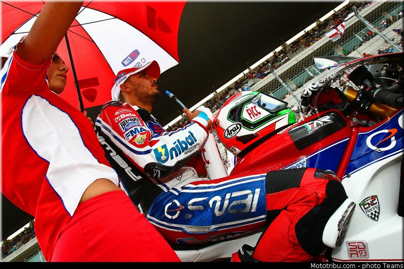 sbk_giugliano_001_portugal_portimao_2012