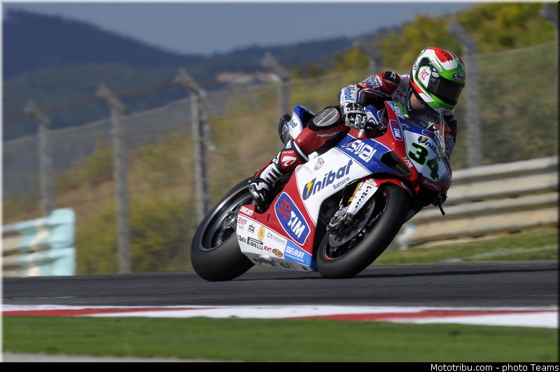 sbk_giugliano_003_portugal_portimao_2012