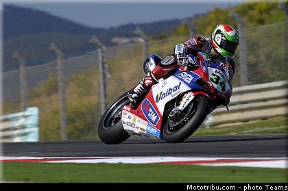 sbk_giugliano_003_portugal_portimao_2012.jpg