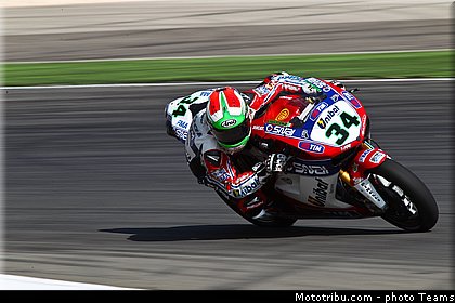 sbk_giugliano_004_portugal_portimao_2012.jpg