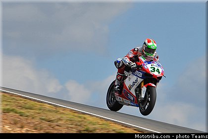sbk_giugliano_005_portugal_portimao_2012.jpg