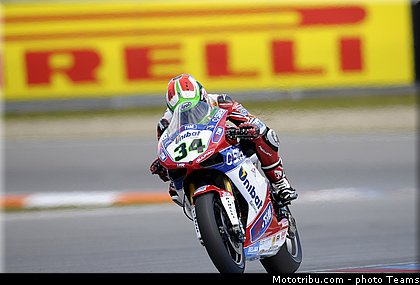 sbk_giugliano_007_portugal_portimao_2012.jpg
