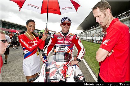 sbk_pitbabe_003_portugal_portimao_2012.jpg