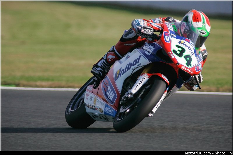 sbk_giugliano_003_france_magny_cours_2012