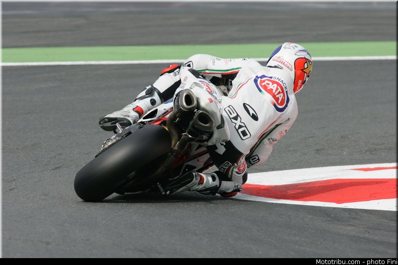 sbk_guintoli_001_france_magny_cours_2012