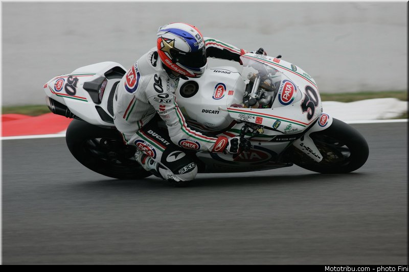 sbk_guintoli_002_france_magny_cours_2012