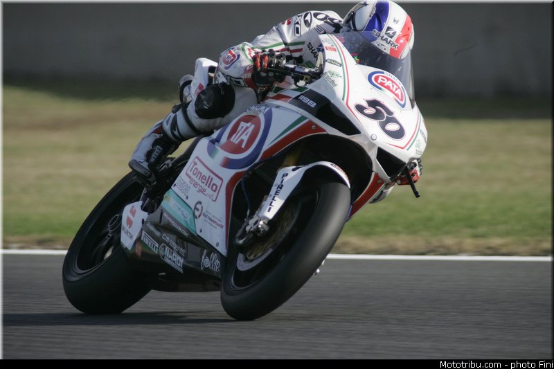 sbk_guintoli_008_france_magny_cours_2012