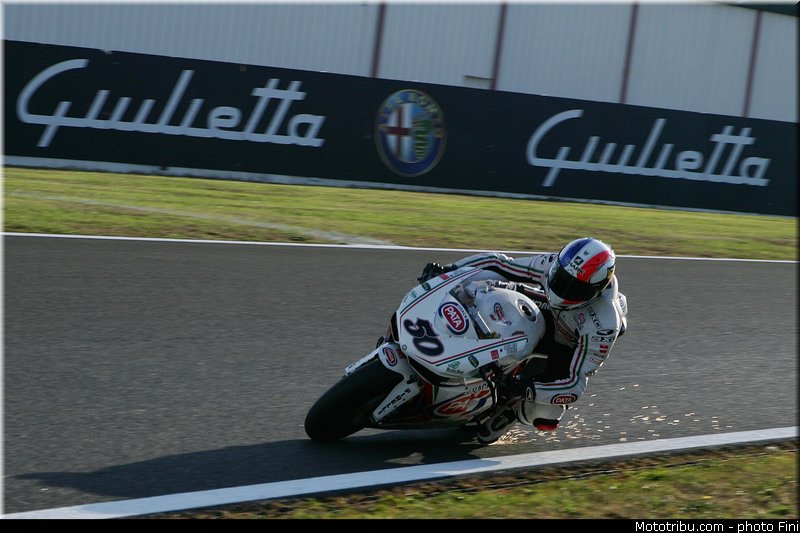 sbk_guintoli_013_france_magny_cours_2012