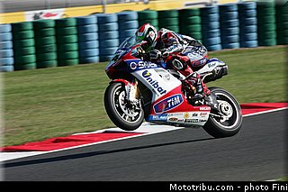sbk_giugliano_005_france_magny_cours_2012.jpg