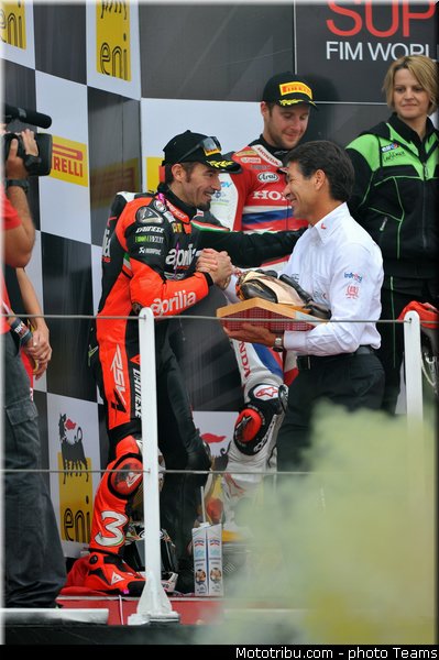sbk_pitbabe_022_france_magny_cours_2012