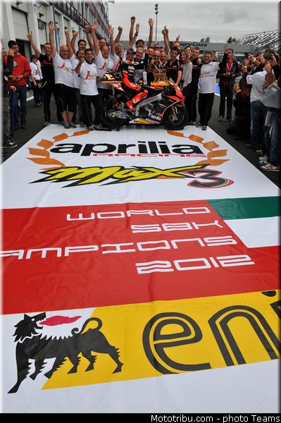 sbk_pitbabe_023_france_magny_cours_2012