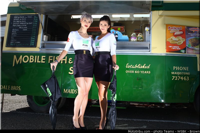 sbk_pit_babe_001_angleterre_donington_park_2013