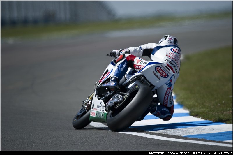 sbk_rea_012_angleterre_donington_park_2013