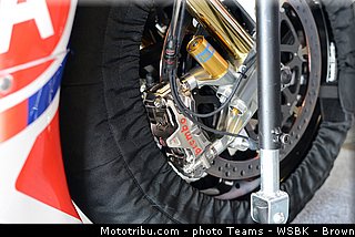 sbk_rea_015_angleterre_donington_park_2013.jpg