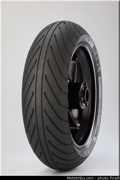 pirelli_sbk_wet_01_17_pouces_2013_