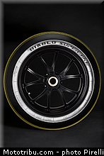 pirelli_sbk_slick_superpole_04_17_pouces_2013_.jpg