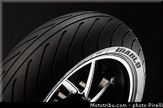 pirelli_sbk_wet_02_17_pouces_2013_.jpg