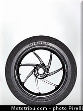 pirelli_sbk_wet_04_17_pouces_2013_.jpg