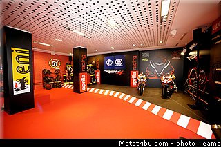 aprilia_racing_team_21_wsbk_2013_teams.jpg