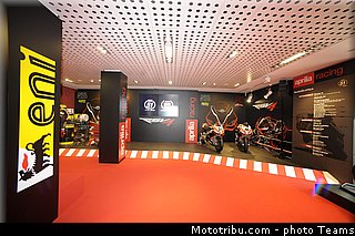 aprilia_racing_team_23_wsbk_2013_teams.jpg