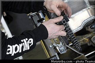 aprilia_racing_team_64_wsbk_2013_teams.jpg