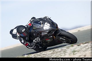 suzuki_crescent_044_wsbk_2013_teams.jpg