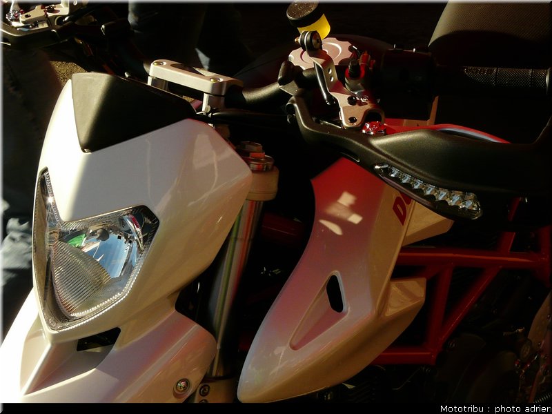 ducati_hypermotard_2