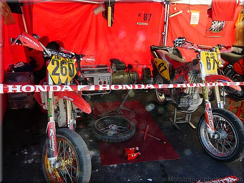 supermotard-alphuez2008-paddock_066.JPG