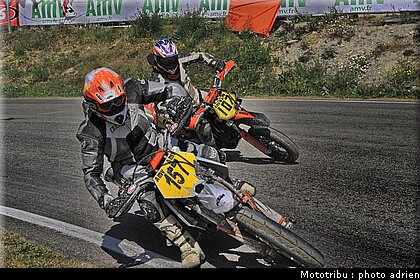supermoto_s2_57_supermotard_alp_huez_2009.jpg
