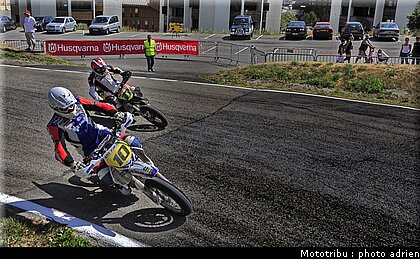 supermoto_s2_67_supermotard_alp_huez_2009.jpg