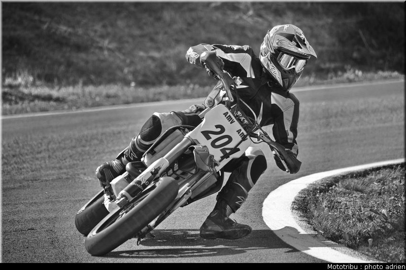 naze_03_supermotard_alp_huez_2009