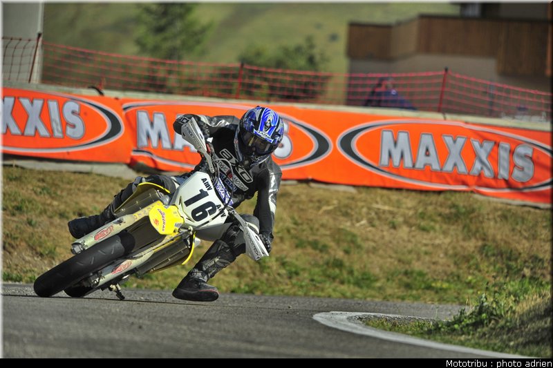 perret_24_supermotard_alp_huez_2009