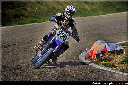 220_3_supermotard_alp_huez_2009.jpg