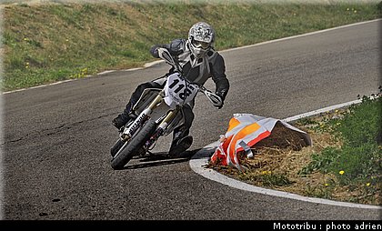 caron_03_supermotard_alp_huez_2009.jpg