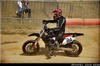naze_05_supermotard_alp_huez_2009.jpg