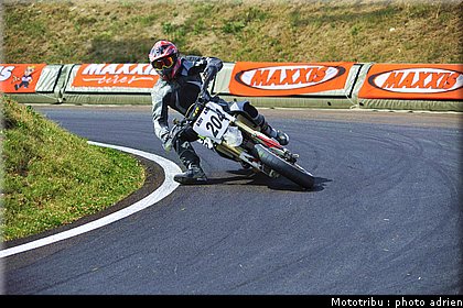naze_06_supermotard_alp_huez_2009.jpg