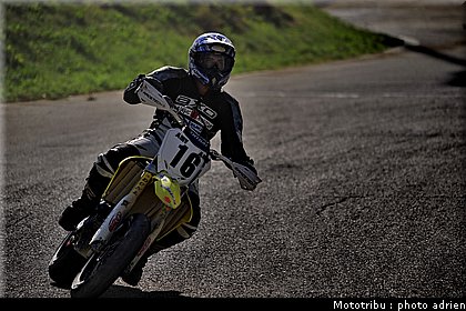 perret_28_supermotard_alp_huez_2009.jpg