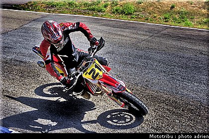 cazade_12_supermotard_alp_huez_2009.jpg