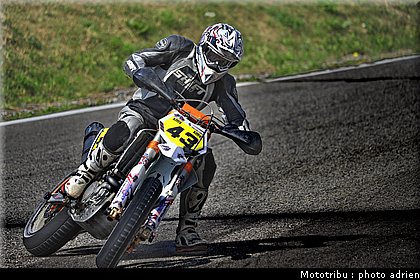 fura_22_supermotard_alp_huez_2009.jpg