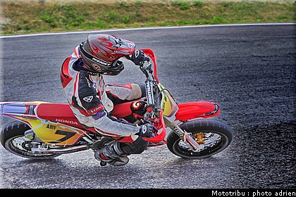 giroud_14_supermotard_alp_huez_2009.jpg
