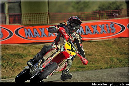 giroud_17_supermotard_alp_huez_2009.jpg