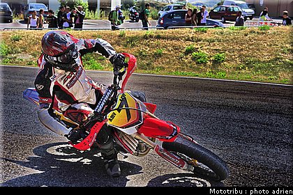 giroud_21_supermotard_alp_huez_2009.jpg