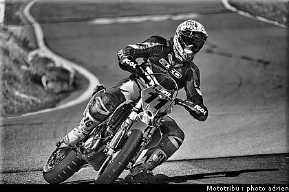 richer_16_supermotard_alp_huez_2009.jpg