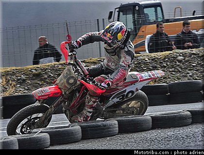 lazzarini_27_supermoto_andorre_2009.jpg