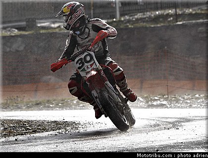 lazzarini_52_supermoto_andorre_2009.jpg