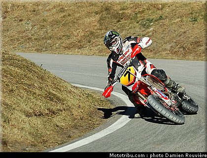 supermotard_giroud_1_alp_huez_2010.jpg