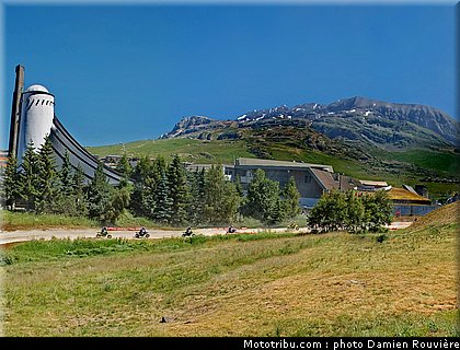 supermotard_panorama_16_alp_huez_2010.jpg